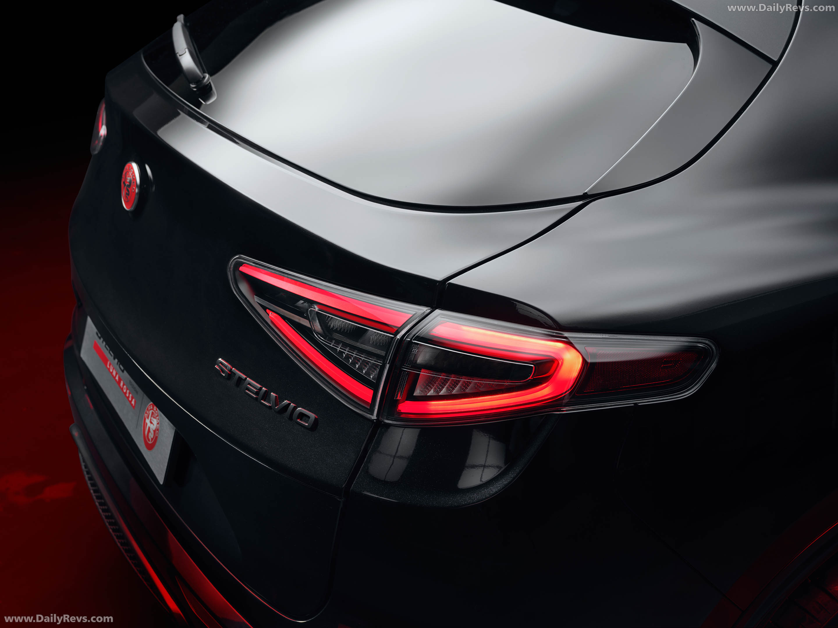 2027 Alfa Romeo Stelvio Luna Rossa Exterior